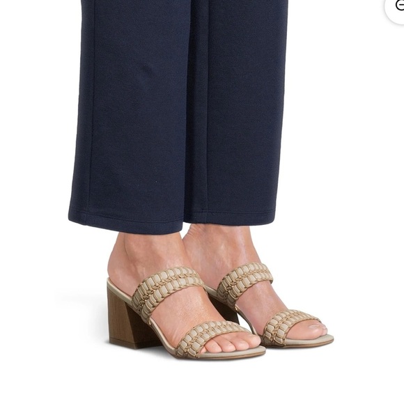 Women's Woven Double Band Sandals with Heel. Size 8. New! - Picture 3 of 3